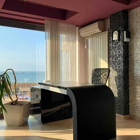 Lovely With Sea View And A Hot Tub Apartment Constanta
